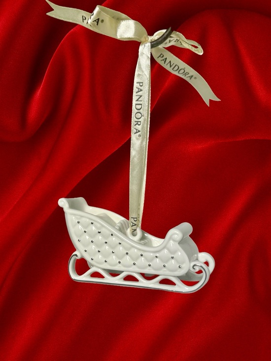 NEW Pandora 2014 Limited Edition Unforgettable Moments Porcelain Sleigh Ornament main image 1